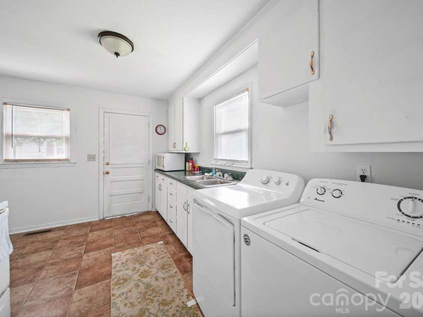 906 10th Avenue, Gastonia, NC 28054.  MLS# CAR4410520, YatesRealty ID 44423. 