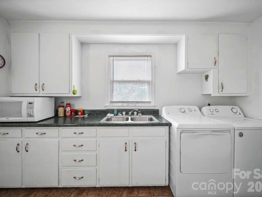 906 10th Avenue, Gastonia, NC 28054.  MLS# CAR4410520, YatesRealty ID 44423. 
