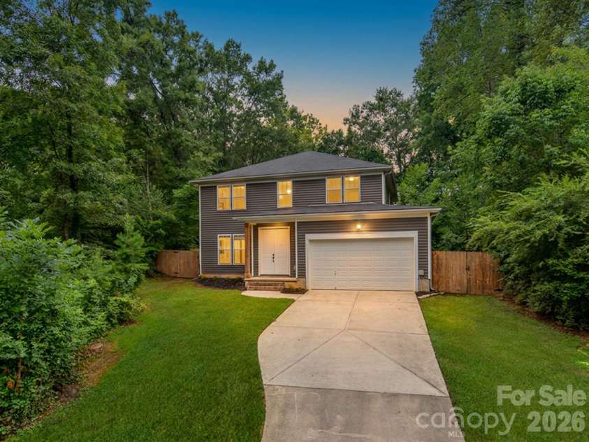 3021 Cresthill Drive, Charlotte, NC 28212.  MLS# CAR4413066, YatesRealty ID 44424. 