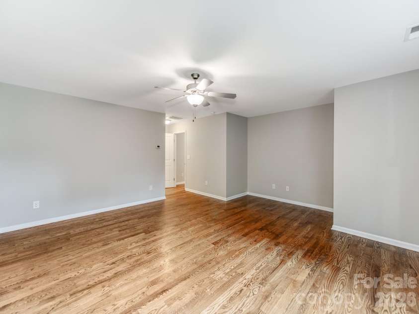 3021 Cresthill Drive, Charlotte, NC 28212.  MLS# CAR4413066, YatesRealty ID 44424. 