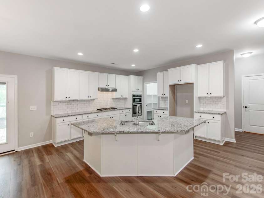 3021 Cresthill Drive, Charlotte, NC 28212.  MLS# CAR4413066, YatesRealty ID 44424. 
