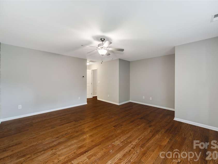 3021 Cresthill Drive, Charlotte, NC 28212.  MLS# CAR4413066, YatesRealty ID 44424. 
