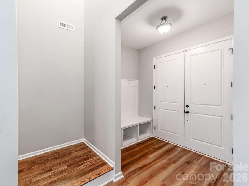 3021 Cresthill Drive, Charlotte, NC 28212.  MLS# CAR4413066, YatesRealty ID 44424. Foyer with Dropzone