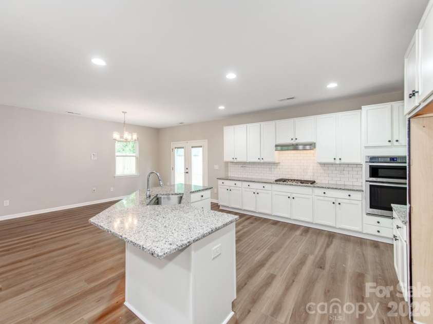 3021 Cresthill Drive, Charlotte, NC 28212.  MLS# CAR4413066, YatesRealty ID 44424. Kitchen/Dining