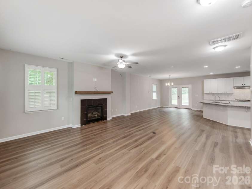 3021 Cresthill Drive, Charlotte, NC 28212.  MLS# CAR4413066, YatesRealty ID 44424. Open floor plan with gas fireplace