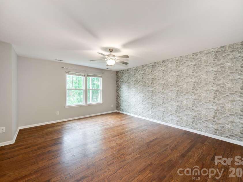 3021 Cresthill Drive, Charlotte, NC 28212.  MLS# CAR4413066, YatesRealty ID 44424. Primary Bedroom