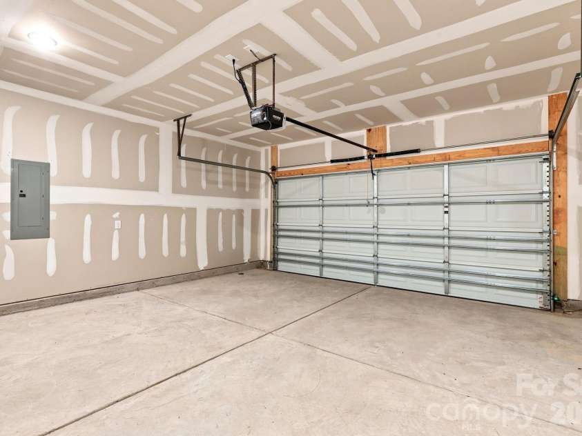 837 Old Mountain Road, Statesville, NC 28677.  MLS# CAR4389880, YatesRealty ID 44425. Garage