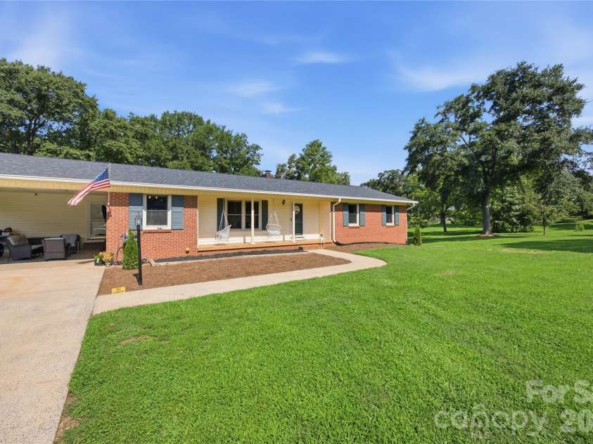 1002 Brookhaven Drive, Shelby, NC 28152.  MLS# CAR4414168, YatesRealty ID 44428. 