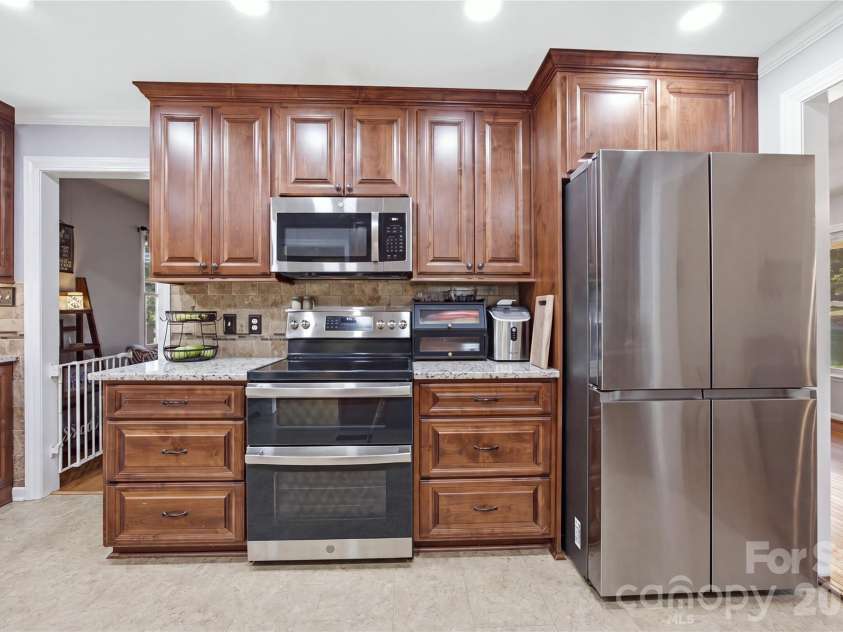 1002 Brookhaven Drive, Shelby, NC 28152.  MLS# CAR4414168, YatesRealty ID 44428. 