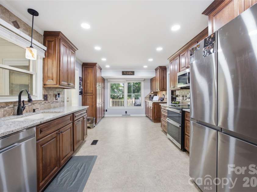 1002 Brookhaven Drive, Shelby, NC 28152.  MLS# CAR4414168, YatesRealty ID 44428. 