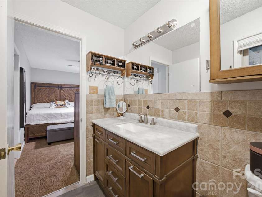 1002 Brookhaven Drive, Shelby, NC 28152.  MLS# CAR4414168, YatesRealty ID 44428. 