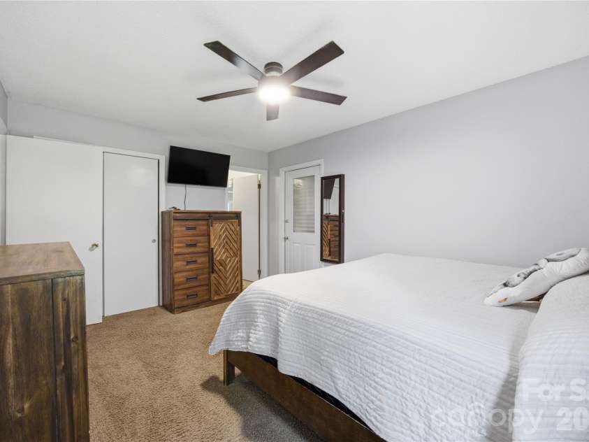 1002 Brookhaven Drive, Shelby, NC 28152.  MLS# CAR4414168, YatesRealty ID 44428. 