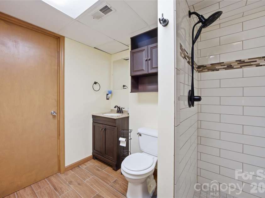 1002 Brookhaven Drive, Shelby, NC 28152.  MLS# CAR4414168, YatesRealty ID 44428. 