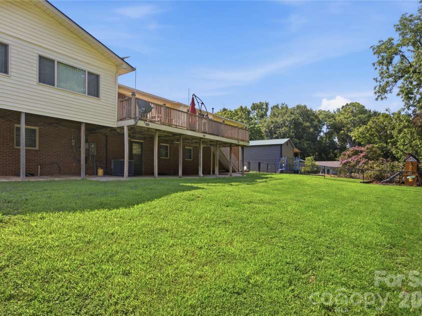 1002 Brookhaven Drive, Shelby, NC 28152.  MLS# CAR4414168, YatesRealty ID 44428. 