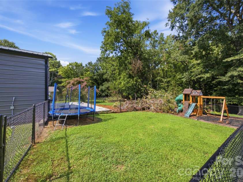 1002 Brookhaven Drive, Shelby, NC 28152.  MLS# CAR4414168, YatesRealty ID 44428. 