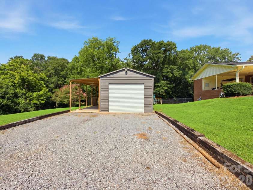 1002 Brookhaven Drive, Shelby, NC 28152.  MLS# CAR4414168, YatesRealty ID 44428. 