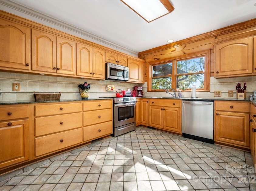 120 Summer Lane, Mill Spring, NC 28756.  MLS# CAR4194295, YatesRealty ID 4443. 