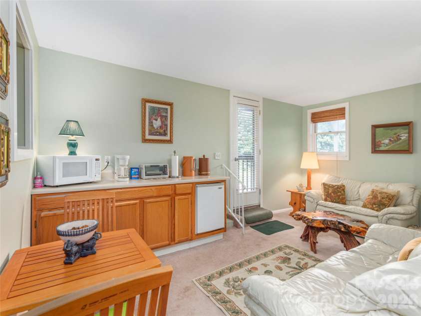 21 Flint Lane, Maggie Valley, NC 28751.  MLS# CAR4354413, YatesRealty ID 4443. Additional Lower Level Guest Space.  (It is Heated)