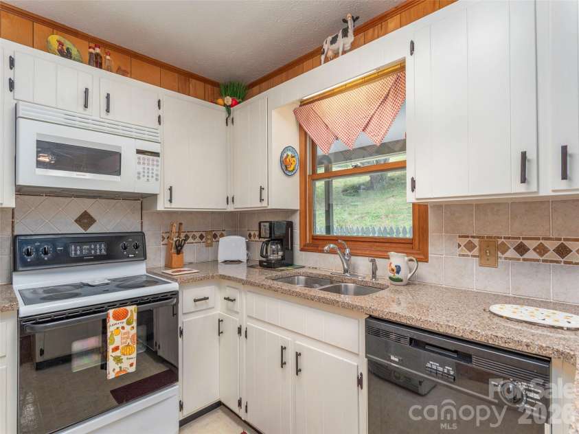 21 Flint Lane, Maggie Valley, NC 28751.  MLS# CAR4354413, YatesRealty ID 4443. Freshly Painted Kitchen Cabinets with Granite Counter tops