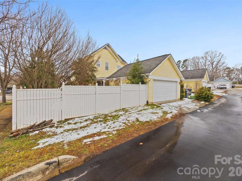 8123 Bud Henderson Road, Huntersville, NC 28078.  MLS# CAR4336475, YatesRealty ID 4443. 