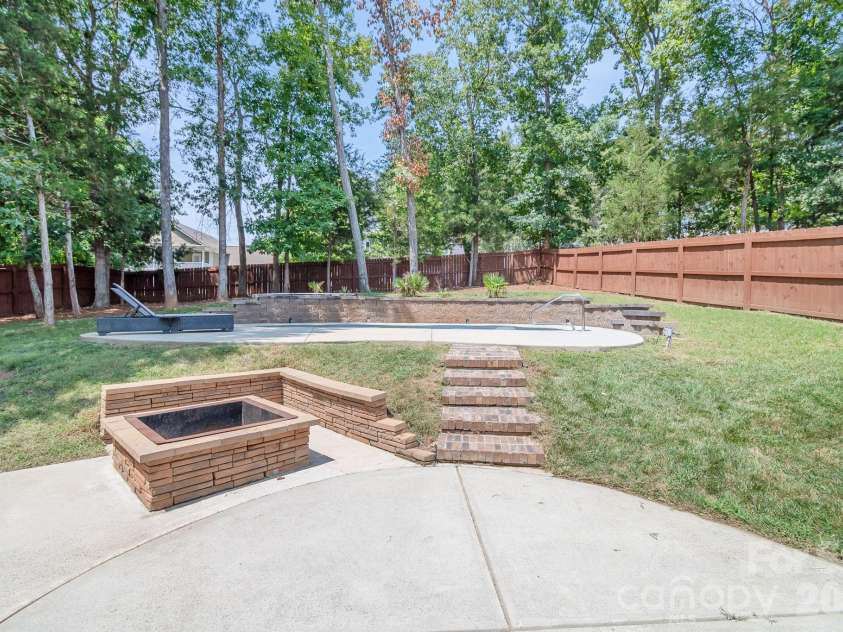 7708 Antique Circle, Waxhaw, NC 28173.  MLS# CAR4414105, YatesRealty ID 44430. 