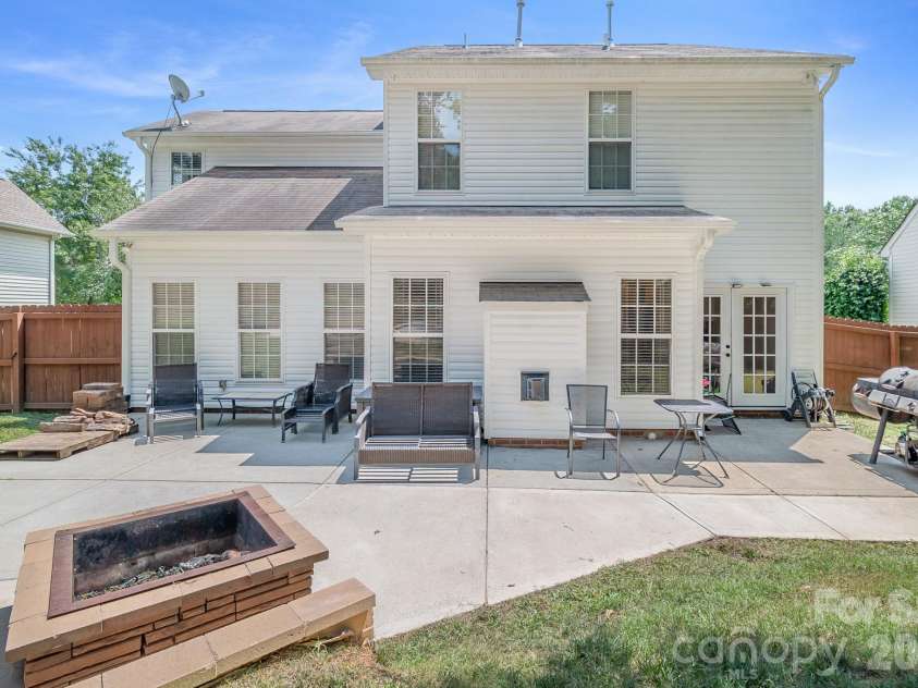 7708 Antique Circle, Waxhaw, NC 28173.  MLS# CAR4414105, YatesRealty ID 44430. 