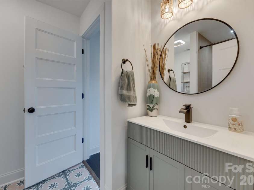 5211 Lake Wylie Road, Clover, SC 29710.  MLS# CAR4414020, YatesRealty ID 44432. Full bath that completes the space