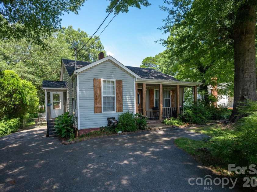 709 Weldon Street, Gastonia, NC 28052.  MLS# CAR4409472, YatesRealty ID 44433. 