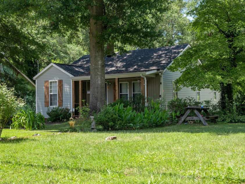 709 Weldon Street, Gastonia, NC 28052.  MLS# CAR4409472, YatesRealty ID 44433. 