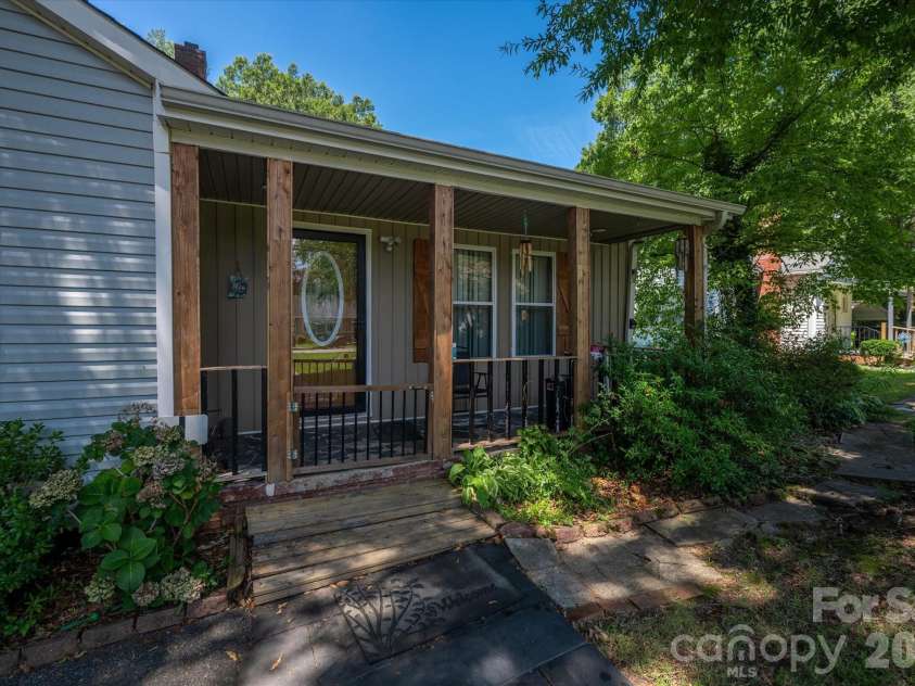 709 Weldon Street, Gastonia, NC 28052.  MLS# CAR4409472, YatesRealty ID 44433. 