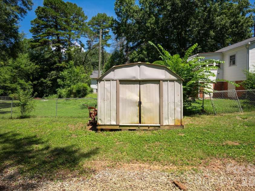 709 Weldon Street, Gastonia, NC 28052.  MLS# CAR4409472, YatesRealty ID 44433. 
