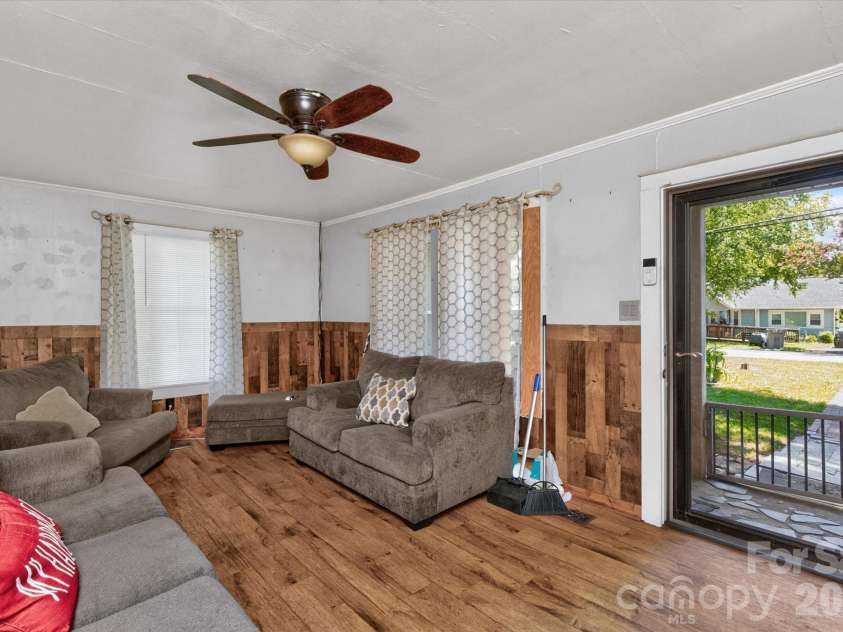 709 Weldon Street, Gastonia, NC 28052.  MLS# CAR4409472, YatesRealty ID 44433. 