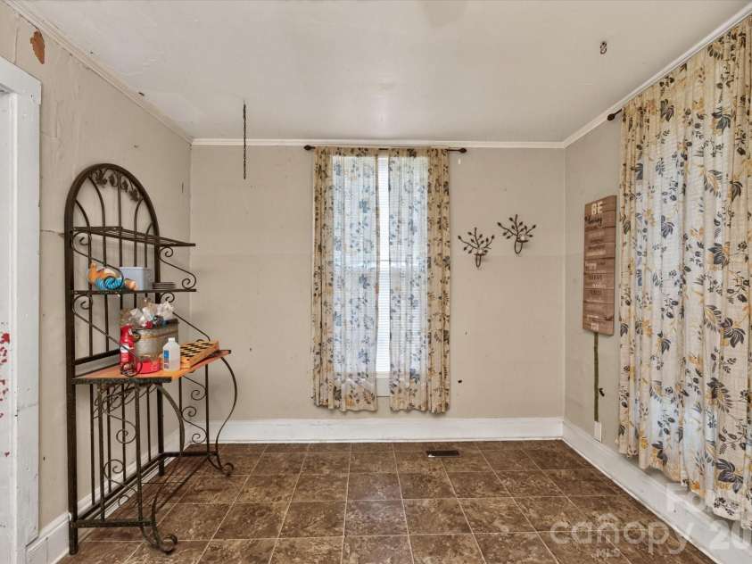 709 Weldon Street, Gastonia, NC 28052.  MLS# CAR4409472, YatesRealty ID 44433. 