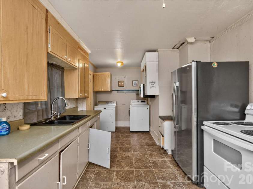 709 Weldon Street, Gastonia, NC 28052.  MLS# CAR4409472, YatesRealty ID 44433. 