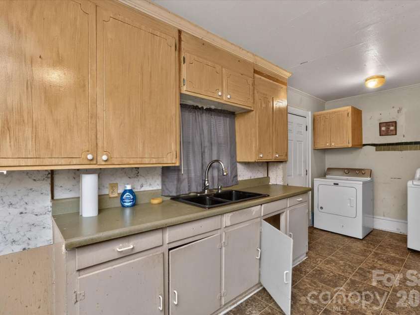 709 Weldon Street, Gastonia, NC 28052.  MLS# CAR4409472, YatesRealty ID 44433. 