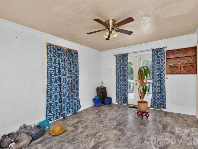 709 Weldon Street, Gastonia, NC 28052.  MLS# CAR4409472, YatesRealty ID 44433. 