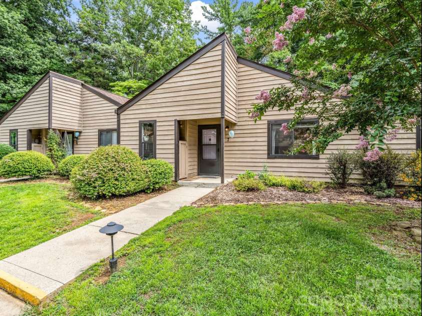 7 Woodlands Drive, Black Mountain, NC 28711.  MLS# CAR4413240, YatesRealty ID 44434. 