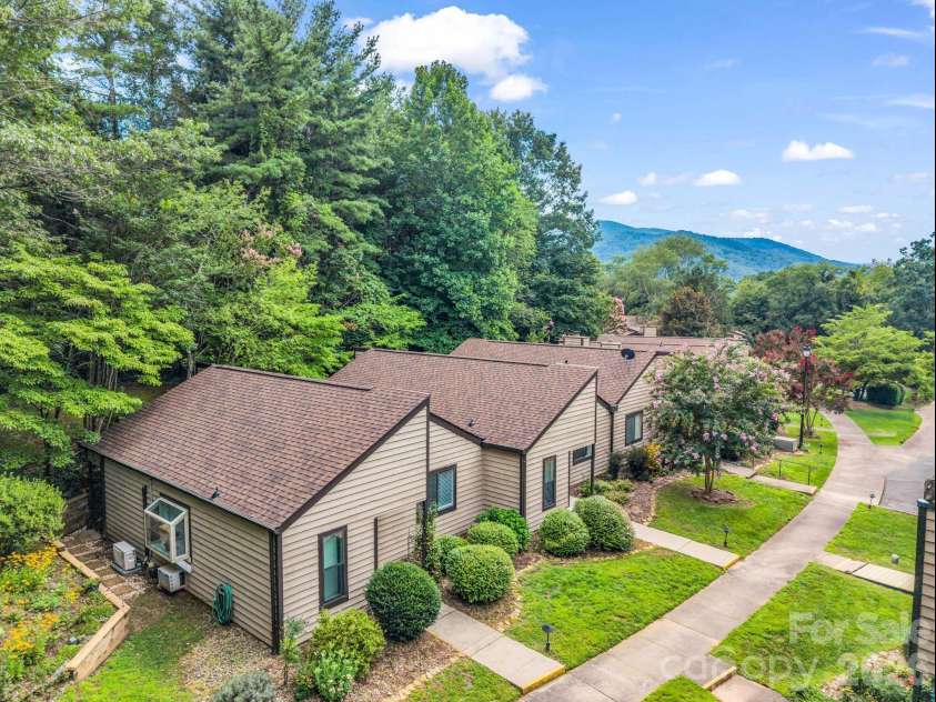 7 Woodlands Drive, Black Mountain, NC 28711.  MLS# CAR4413240, YatesRealty ID 44434. 