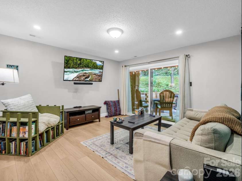 7 Woodlands Drive, Black Mountain, NC 28711.  MLS# CAR4413240, YatesRealty ID 44434. 