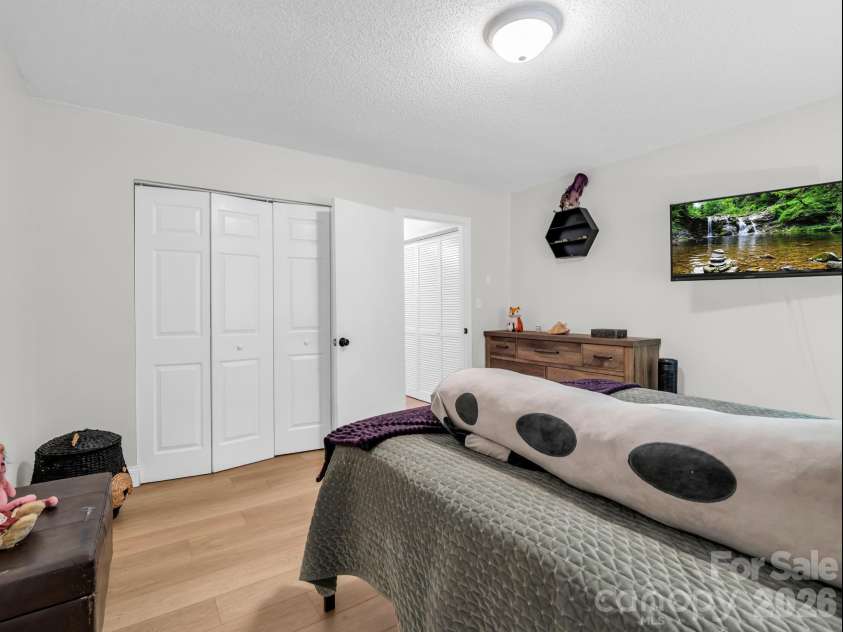 7 Woodlands Drive, Black Mountain, NC 28711.  MLS# CAR4413240, YatesRealty ID 44434. 