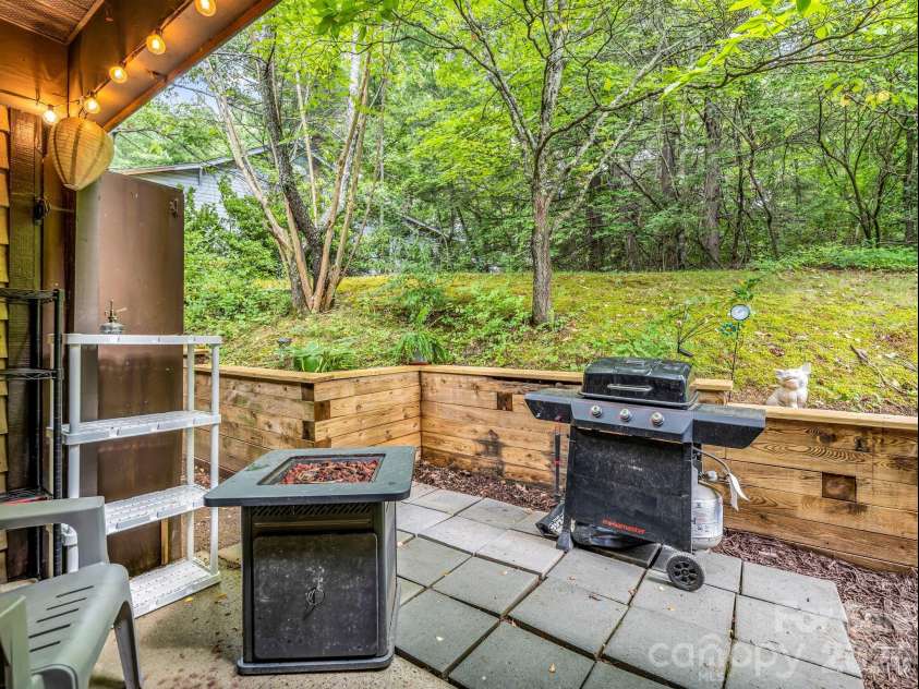 7 Woodlands Drive, Black Mountain, NC 28711.  MLS# CAR4413240, YatesRealty ID 44434. 