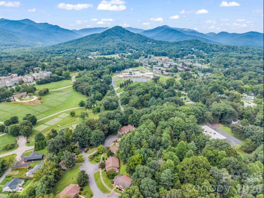 7 Woodlands Drive, Black Mountain, NC 28711.  MLS# CAR4413240, YatesRealty ID 44434. 
