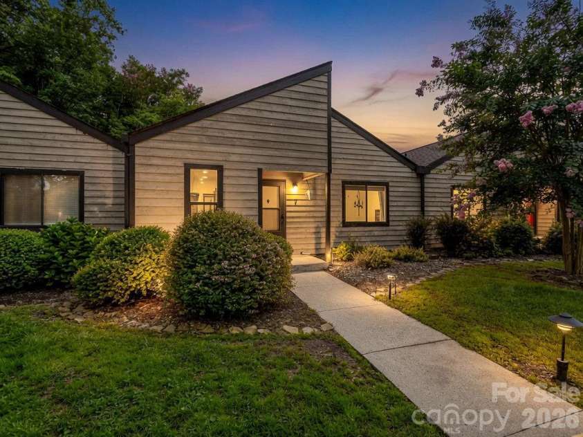 7 Woodlands Drive, Black Mountain, NC 28711.  MLS# CAR4413240, YatesRealty ID 44434. 