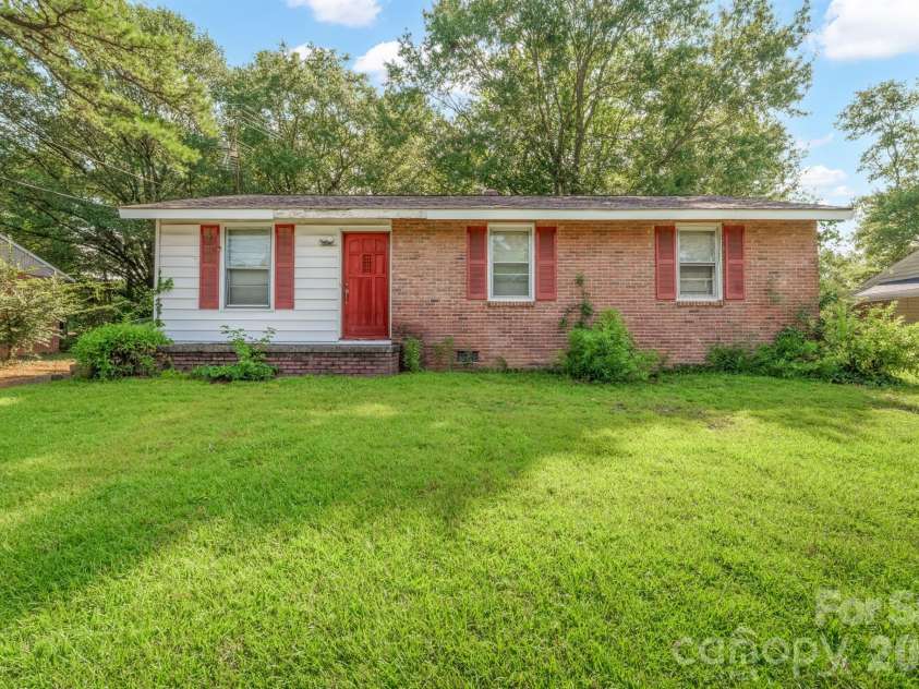 320 Myrtle School Road, Gastonia, NC 28052.  MLS# CAR4414405, YatesRealty ID 44438. 