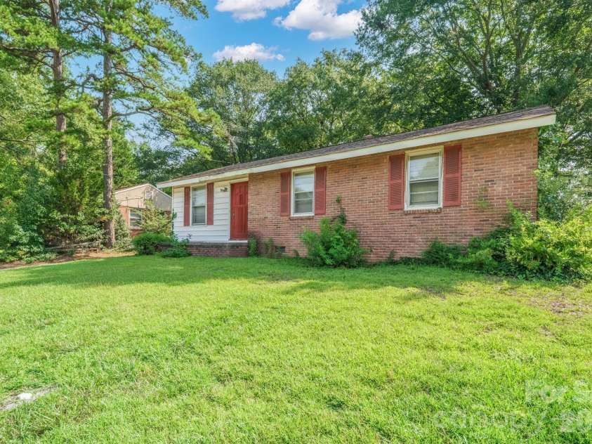 320 Myrtle School Road, Gastonia, NC 28052.  MLS# CAR4414405, YatesRealty ID 44438. 