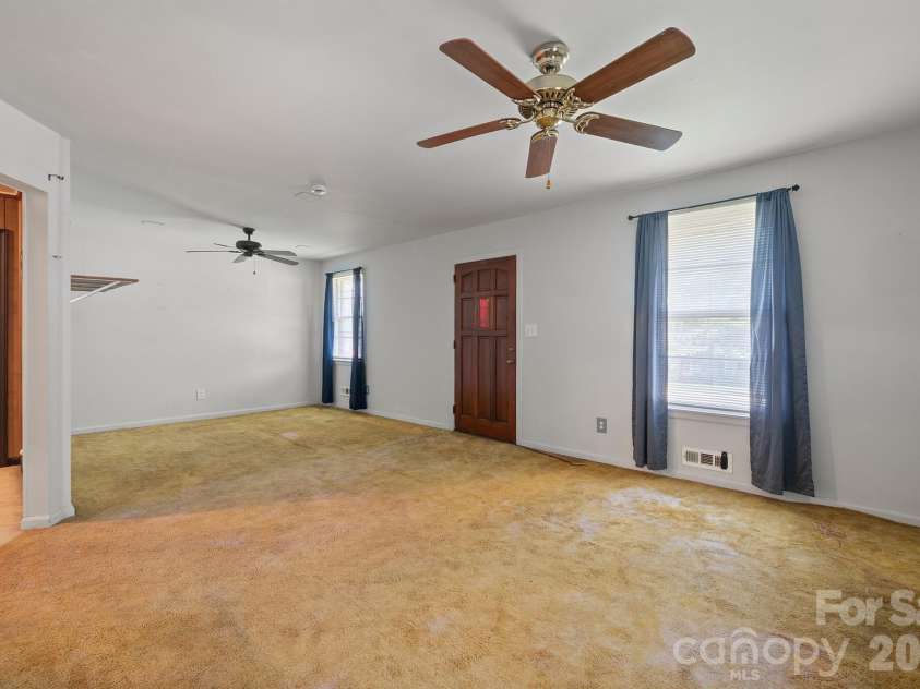 320 Myrtle School Road, Gastonia, NC 28052.  MLS# CAR4414405, YatesRealty ID 44438. 