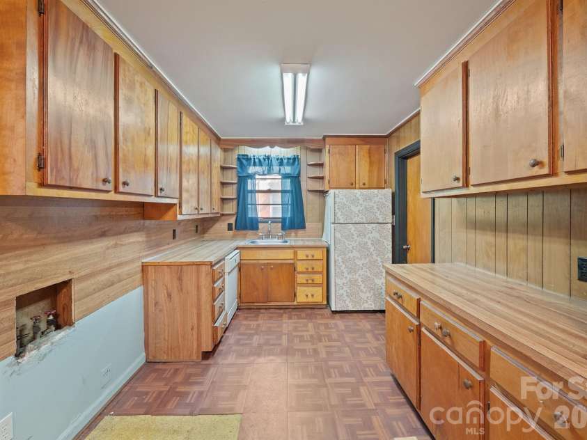 320 Myrtle School Road, Gastonia, NC 28052.  MLS# CAR4414405, YatesRealty ID 44438. 