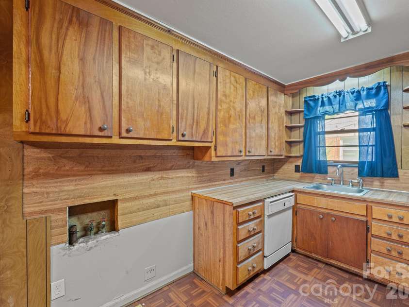 320 Myrtle School Road, Gastonia, NC 28052.  MLS# CAR4414405, YatesRealty ID 44438. 