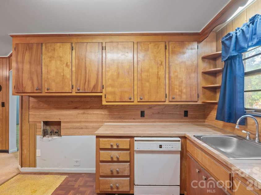 320 Myrtle School Road, Gastonia, NC 28052.  MLS# CAR4414405, YatesRealty ID 44438. 