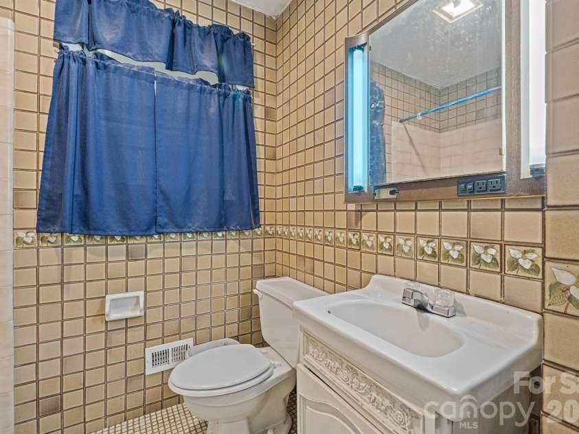 320 Myrtle School Road, Gastonia, NC 28052.  MLS# CAR4414405, YatesRealty ID 44438. 